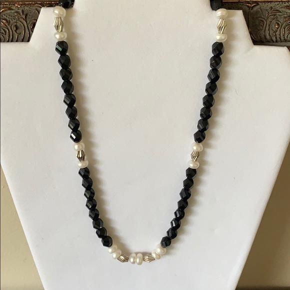 NWOT Set of Beaded Necklace & Earring - Picture 4 of 8